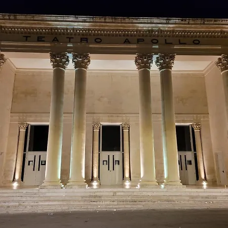 Piazza Salento לינה וארוחת בוקר לצ'ה