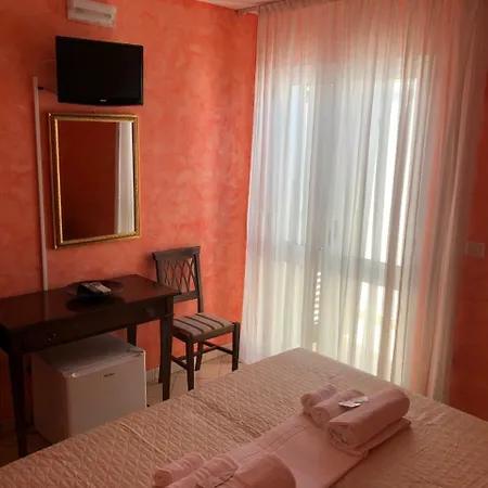 לינה וארוחת בוקר Piazza Salento 2*
